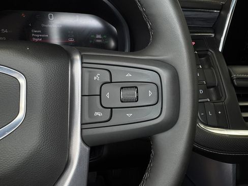 Used 2024 GMC Yukon SLT w/ SLT Luxury Package AWD/4WD image 17