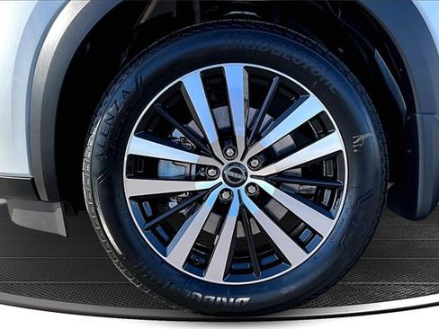 New 2025 Nissan Pathfinder Platinum image 13