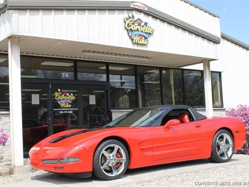 Used 2001 Chevrolet Corvette Coupe w/ Preferred Equipment Group2 RWD image 1