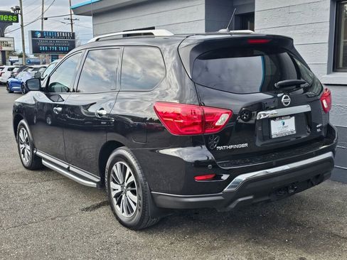 Used 2018 Nissan Pathfinder SL image 3