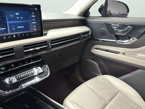 Used 2023 Lincoln Corsair Reserve w/ Equipment Group 201A image 20