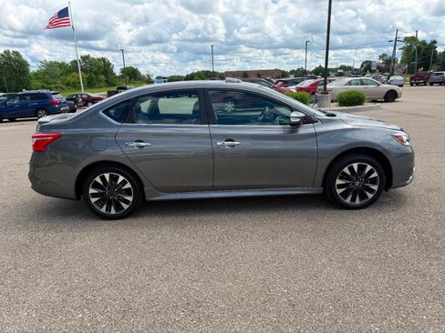 Used 2016 Nissan Sentra SR w/ SR Premium Package FWD image 6