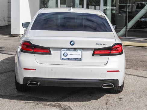 Used 2023 BMW 530e w/ Premium Package image 5