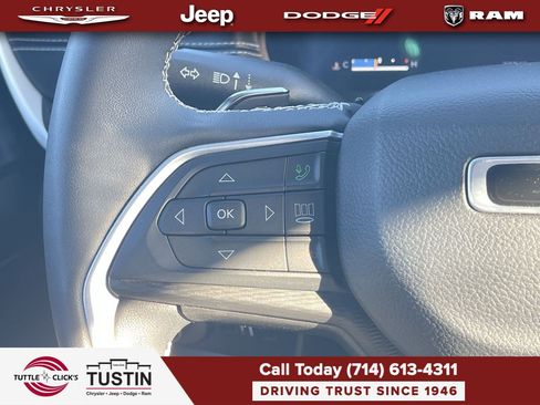 Used 2023 Jeep Grand Cherokee L Laredo AWD/4WD image 33