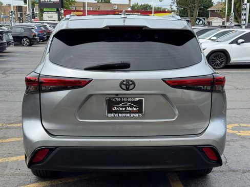 Used 2021 Toyota Highlander XLE AWD/4WD image 10