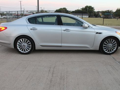 Used 2015 Kia K900 Luxury w/ VIP Package (Discontinued) RWD image 9