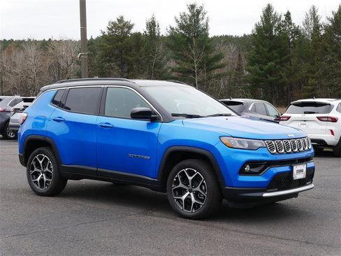 New 2025 Jeep Compass Limited image 4