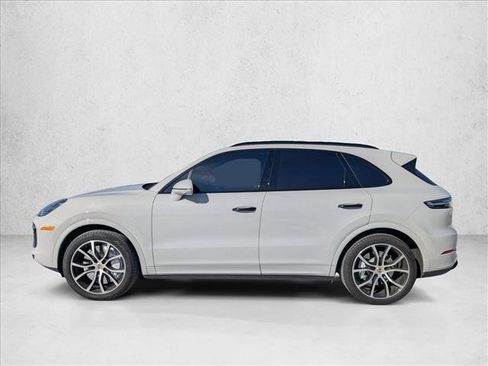 Used 2022 Porsche Cayenne Turbo image 8