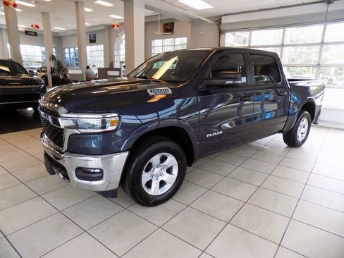 Used 2025 RAM 1500 Big Horn AWD/4WD image 3
