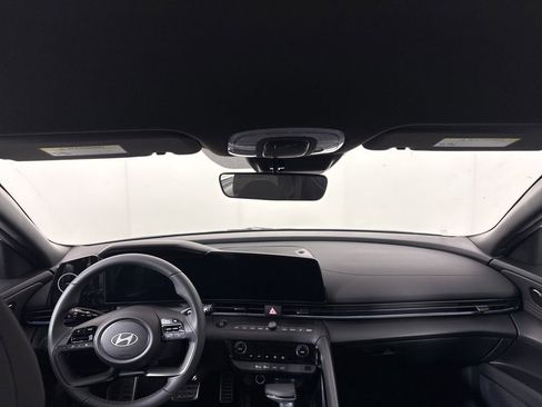 Used 2025 Hyundai Elantra SEL FWD image 19