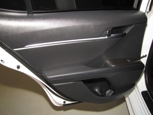 Used 2023 Toyota Camry SE FWD image 14