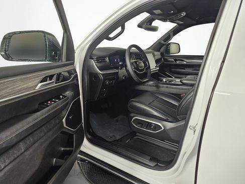 Used 2024 Jeep Wagoneer Series II AWD/4WD image 17