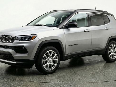 Used 2025 Jeep Compass Limited image 3