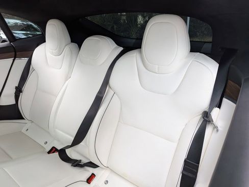 Used 2021 Tesla Model S Plaid image 17