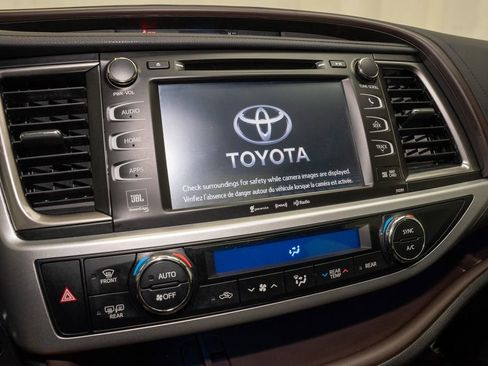 Used 2019 Toyota Highlander Limited image 16