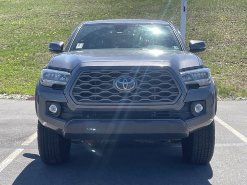 Used 2022 Toyota Tacoma TRD Off-Road w/ Technology Package AWD/4WD image 3