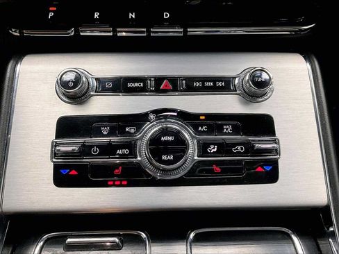 Used 2021 Lincoln Aviator AWD image 37