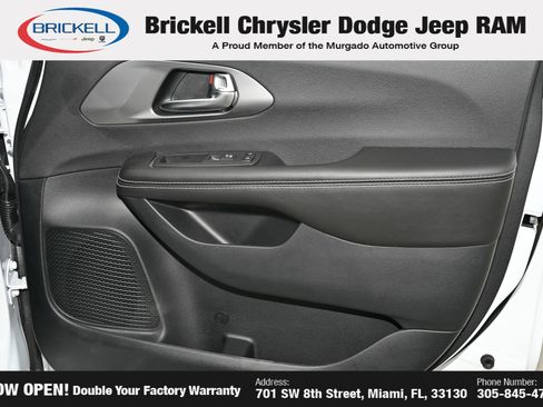 Used 2026 Chrysler Pacifica Select w/ S Appearance Package FWD image 13