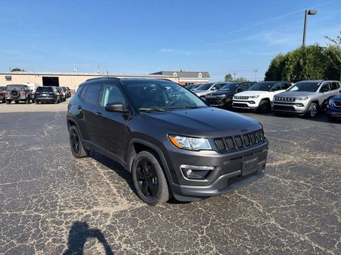 Used 2018 Jeep Compass Latitude AWD/4WD image 2