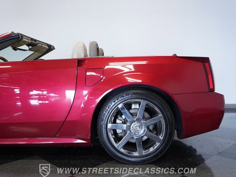 Used 2005 Cadillac XLR image 30