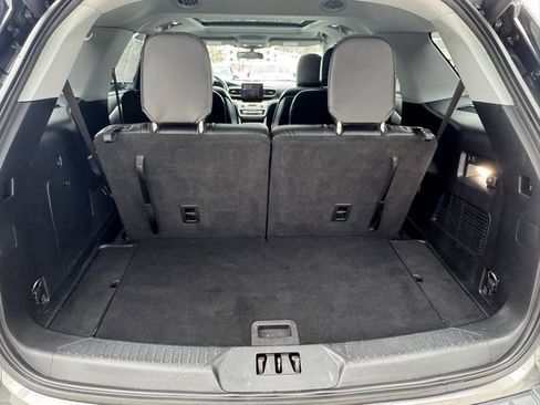 Used 2020 Ford Explorer XLT w/ Equipment Group 202A image 11