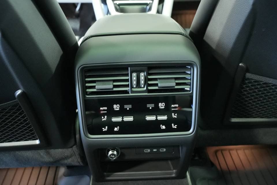 Certified 2026 Porsche Cayenne AWD/4WD image 26