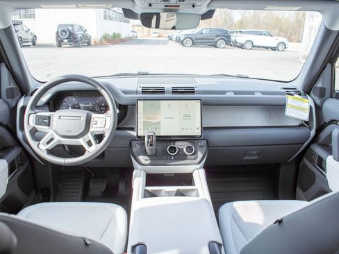 New 2026 Land Rover Defender 110 X-Dynamic SE AWD/4WD image 17