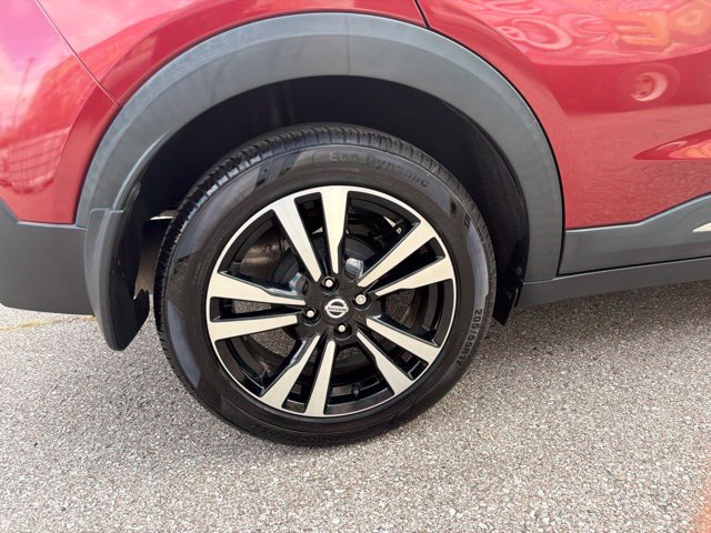 Used 2018 Nissan Kicks SR w/ Exterior Package FWD image 32