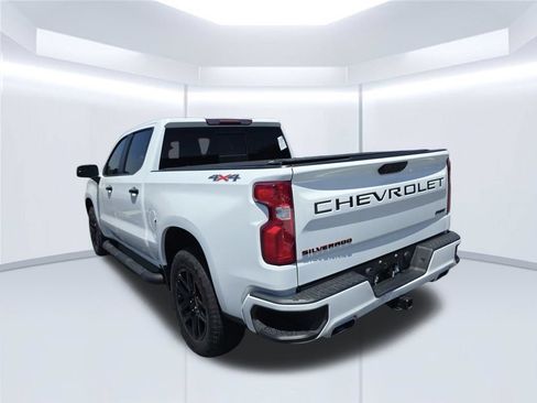 Used 2023 Chevrolet Silverado 1500 RST w/ Redline Edition AWD/4WD image 4