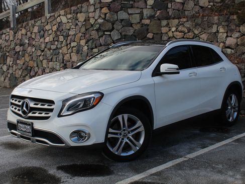 Used 2019 Mercedes-Benz GLA 250 4MATIC image 2