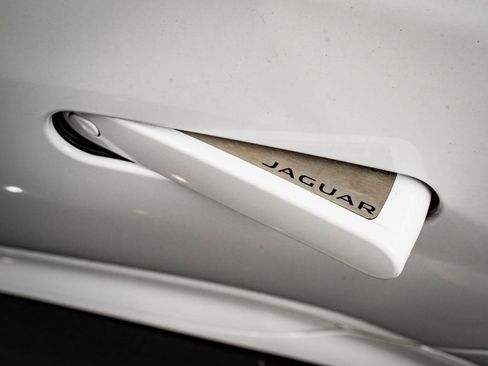 Used 2022 Jaguar F-TYPE R AWD/4WD image 18