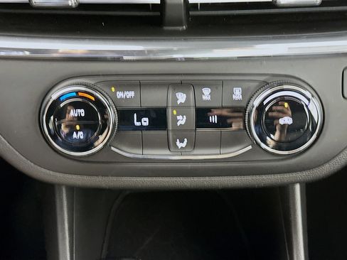 Used 2025 Buick Envista Preferred image 22