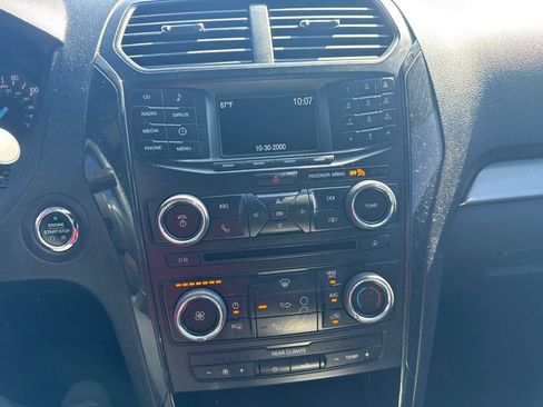 Used 2016 Ford Explorer XLT AWD/4WD image 11