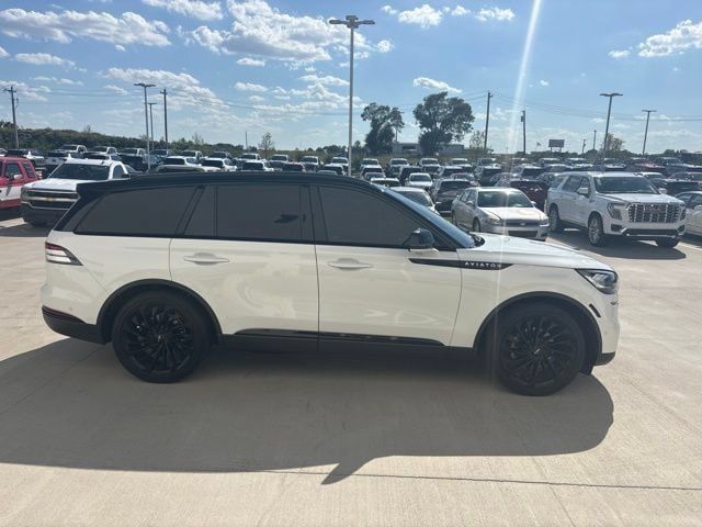 Used 2023 Lincoln Aviator Reserve w/ Equipment Group 201A RWD image 2