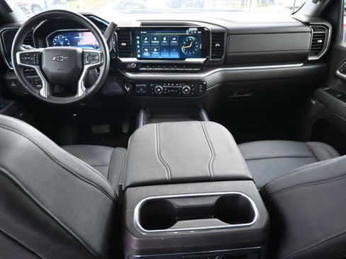 Used 2024 Chevrolet Silverado 2500 LTZ w/ LTZ Plus Package image 3