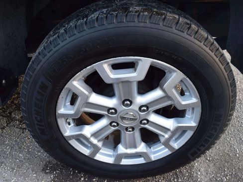 Used 2017 Nissan Titan SV image 23