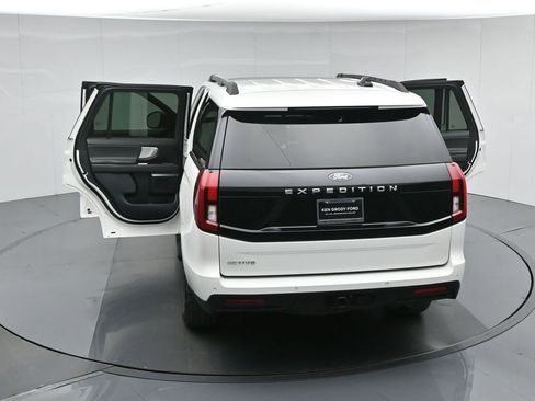 Certified 2025 Ford Expedition Active AWD/4WD image 48
