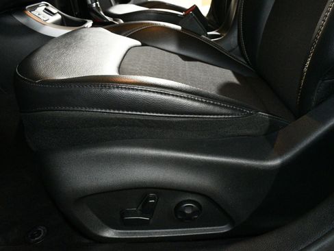 Used 2019 Jeep Compass Latitude w/ Popular Equipment Group image 13