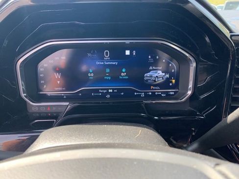 Used 2022 Chevrolet Silverado 1500 LT AWD/4WD image 30