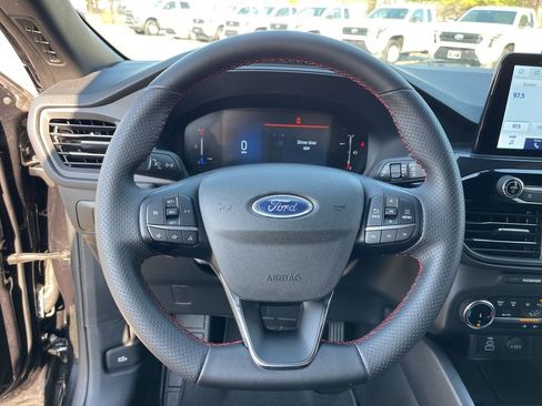 Used 2025 Ford Escape ST-Line image 18