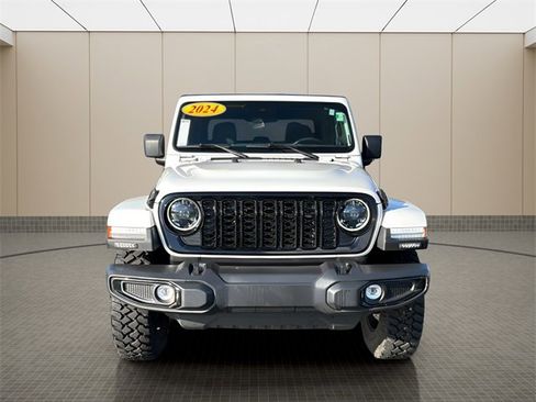 Certified 2024 Jeep Gladiator Sport image 8