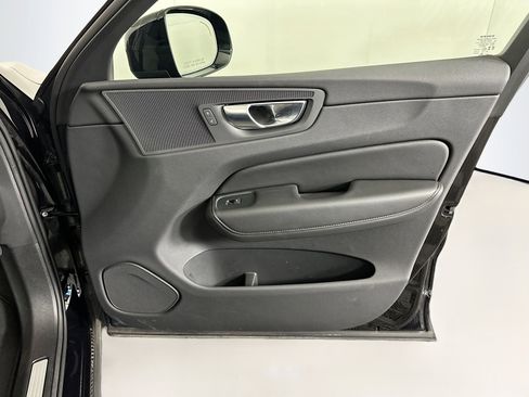 Used 2025 Volvo XC60 B5 Plus image 32