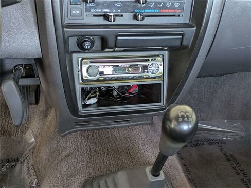 Used 1997 Nissan Pickup 2WD King Cab image 20