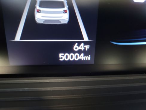 Used 2023 Hyundai Venue Limited image 31