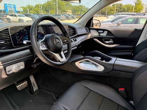 Used 2023 Mercedes-Benz GLS 450 4MATIC image 4