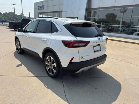 Used 2023 Ford Escape Platinum w/ Premium Technology Package image 3