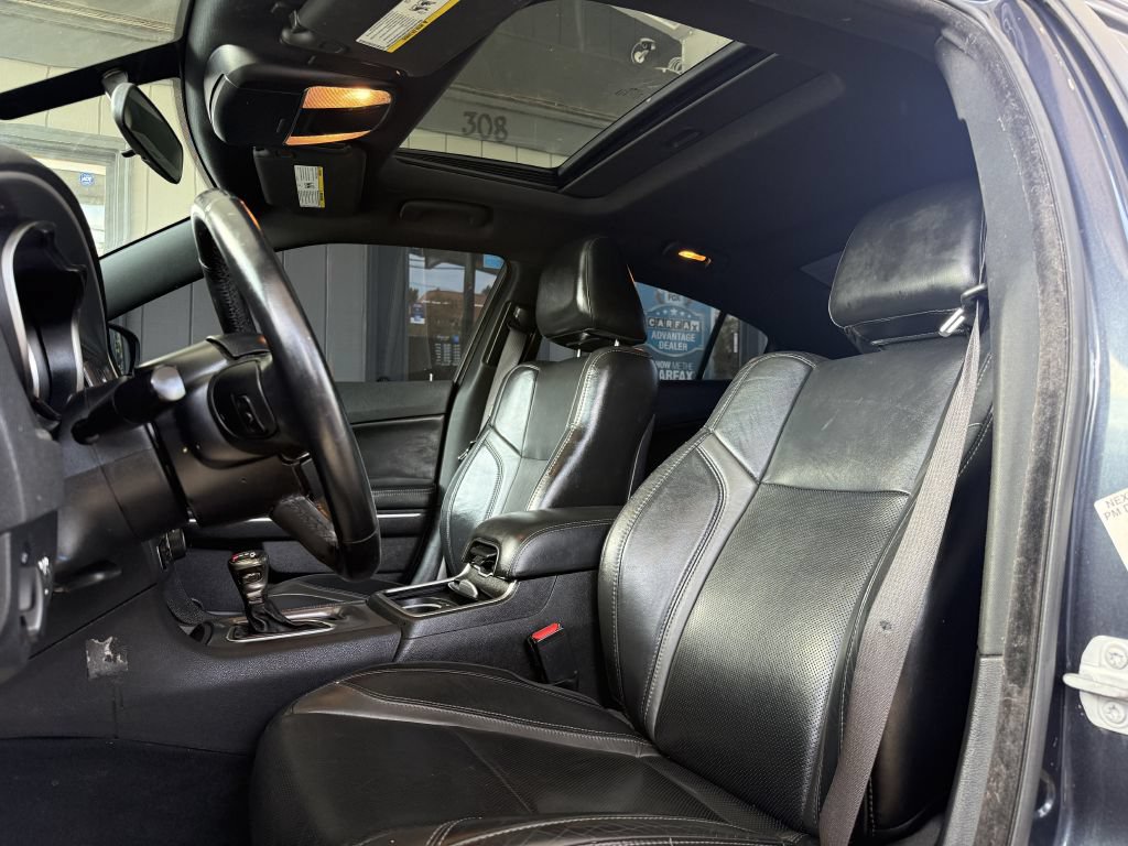Used 2019 Dodge Charger SXT w/ Leather Interior Group RWD image 10