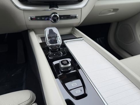 New 2026 Volvo XC60 B5 Ultra w/ Climate Package image 13