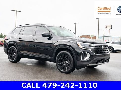 Certified 2024 Volkswagen Atlas SE w/ Black Wheel Package image 8