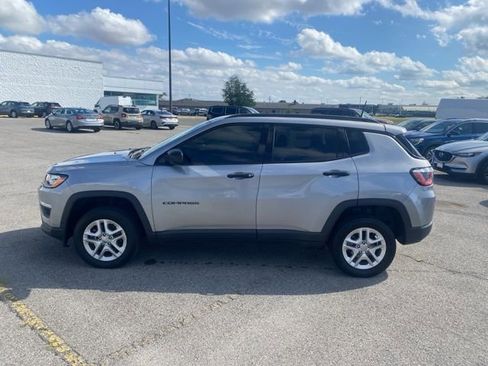 Used 2018 Jeep Compass Sport image 3